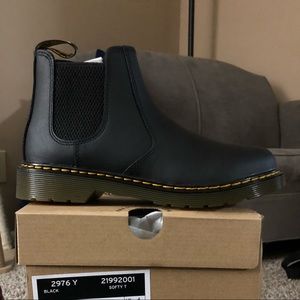 *BRAND NEW* Dr. Martens classic black chelsea boot